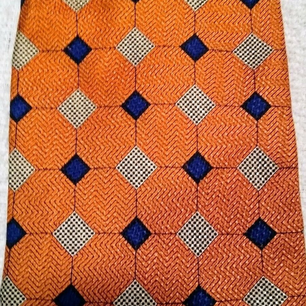Addendum Necktie - Picture 2 of 3